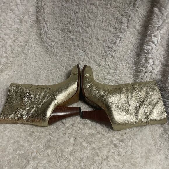 Marc Jacobs leather metallic gold slip on ankle heels boots stitching accent SZ7 - Picture 5 of 12
